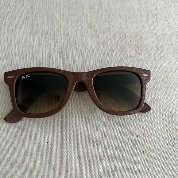 Polarized RAY-BAN Sunglasses Brown Leather Frame Brown Lens - Picture 2 of 2